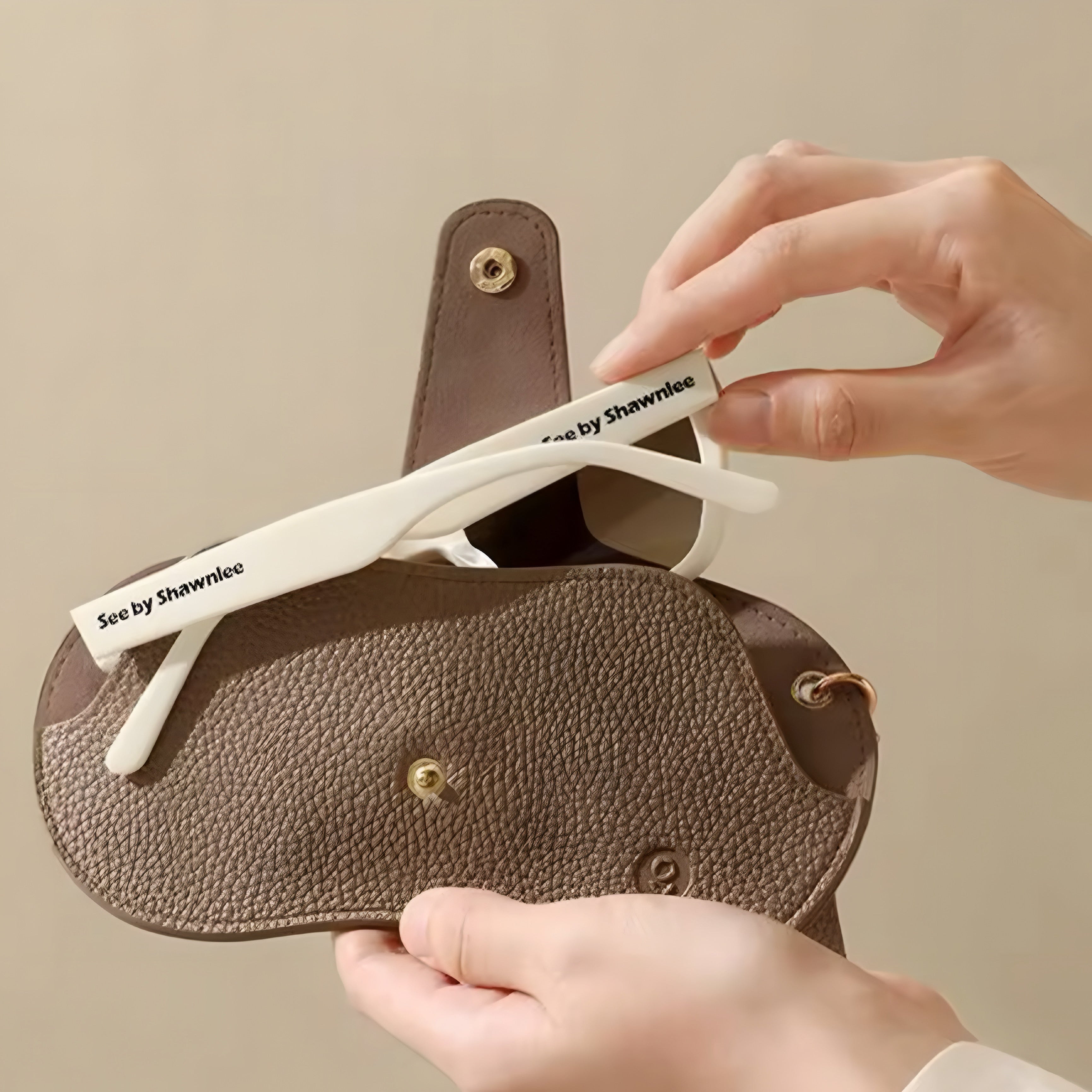 Slim Retro Eyewear Pouch for Everyday Protection